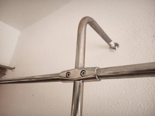 Perchero de pared metálico