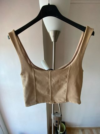 Top estilo corsé beige
