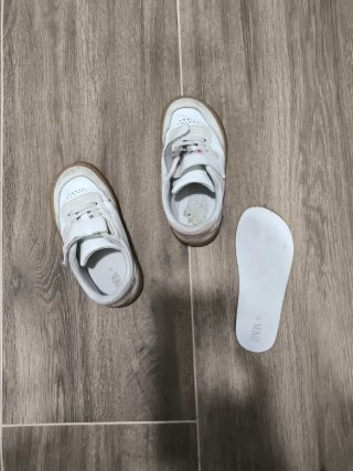 Zapatillas niña Zara talla 25