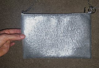 Bolso de fiesta plateado con cadena
