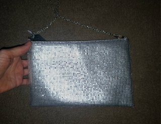Bolso de fiesta plateado con cadena