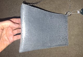 Bolso de fiesta plateado con cadena