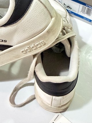 Zapatillas Adidas Blancas y Negras