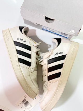 Zapatillas Adidas Blancas y Negras