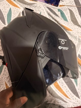 Casco de moto negro mate