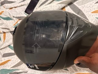 Casco de moto negro mate