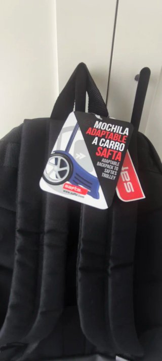Mochila juvenil azul y negra.Nueva con etiqueta.