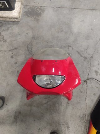 Cúpula moto roja con faro