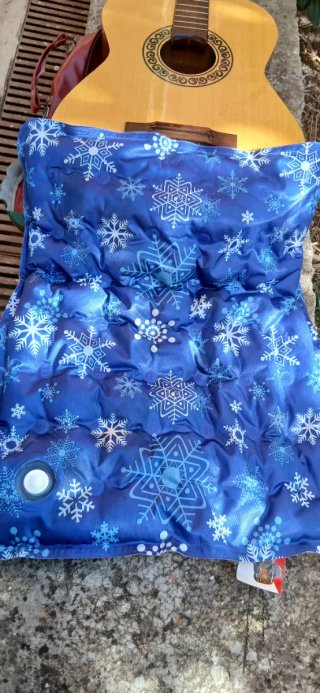 Tappetino refrigerante blu con fiocchi di neve