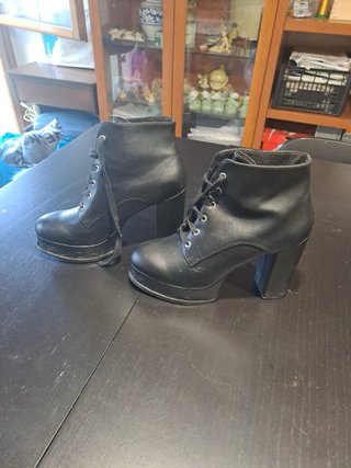 Stivaletti neri con lacci e plateau n.39