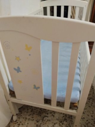 Cuna blanca para bebé