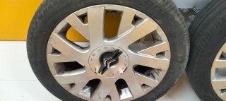 Llantas aleacion 17 pulgadas con neumáticos