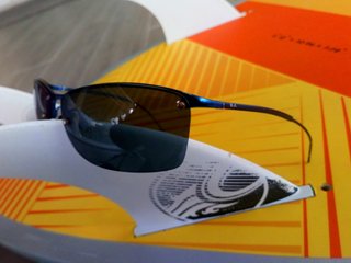 Conjunto júnior de óculos de sol Rayban + Chapéu G