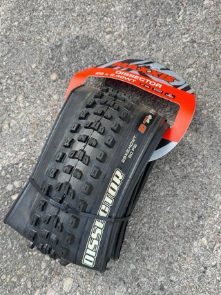 Pneu Maxxis Dissector 29x2.40WT 3C Maxxgrip DH