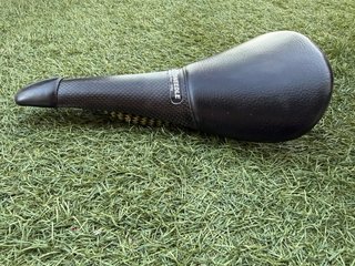 Sillín Tune Speedneedle Carbono