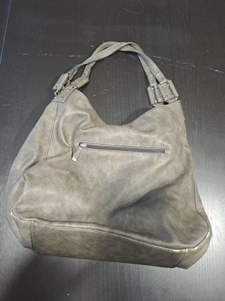 Borsa a tracolla grigia con borchie