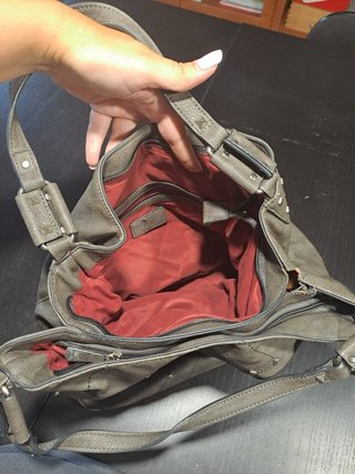 Borsa a tracolla grigia con borchie