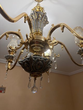 Elegante Lámpara de Cristal y Metal Dorado