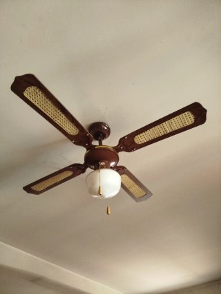 Ventilador de techo madera y ratán, marca Avant