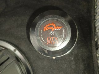 Bandeja Seat Leon 1 con altavoces ocultos y etapa