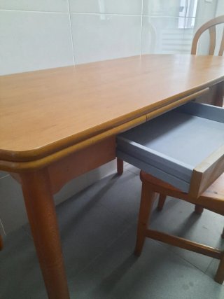 Conjunto de mesa extensible con 5 sillas