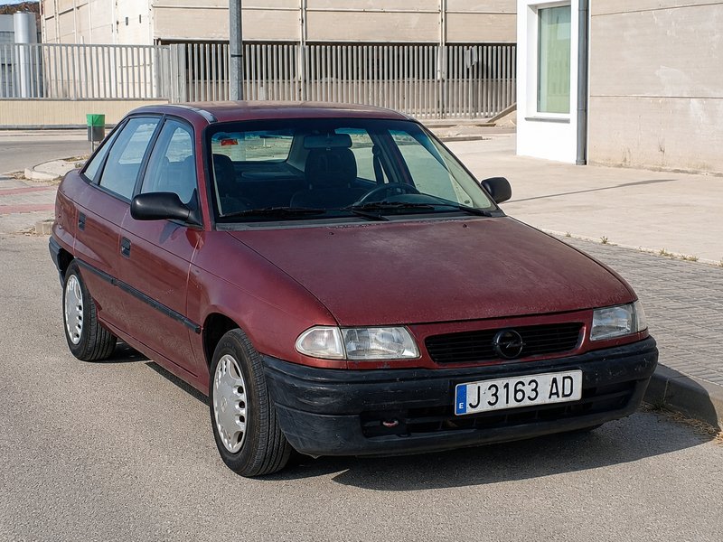 Opel Astra 1.4 82cv · ITV · Aire acondicionado - foto 1