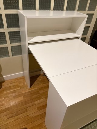 Librería BILLY IKEA con mesa plegable