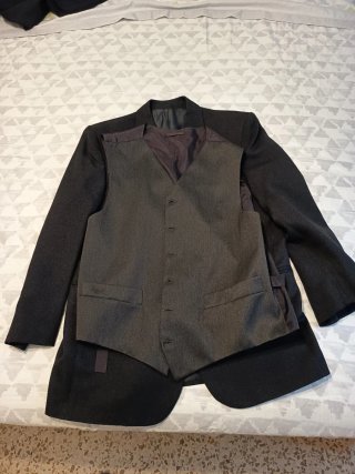 Tre chaquetas de traje  nuevas