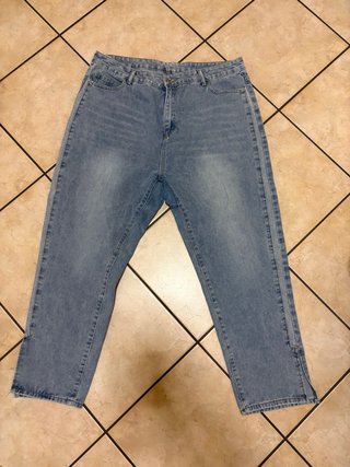 Jeans blu con spacchi laterali