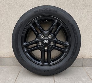 4 Llantas Hyundai Kona 205/60R16 con neumáticos.