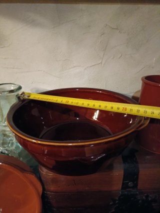 Set di stoviglie in terracotta smaltata marrone