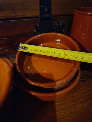Set di stoviglie in terracotta smaltata marrone