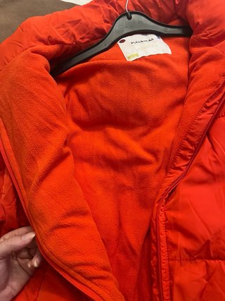Chaqueta acolchada roja Bershka
