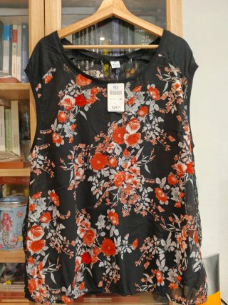 Top negro flores rojas y encaje XL