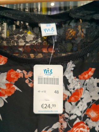 Top negro flores rojas y encaje XL
