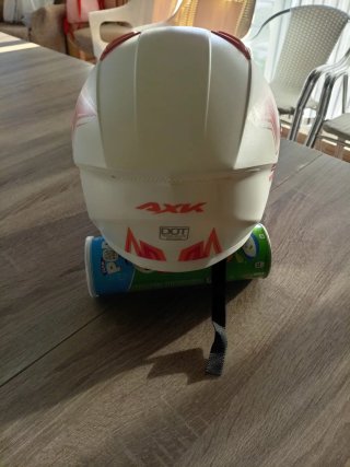 Casco de moto con estampado de rosas