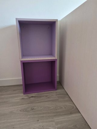 Cama nido con cajones, estantería y 2 cubos.