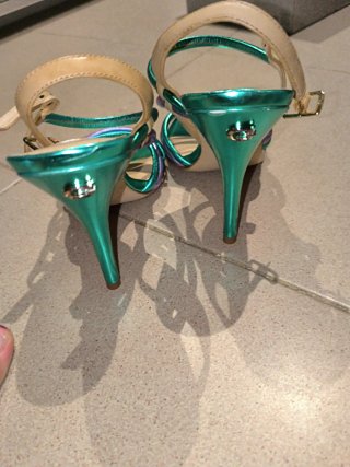 Tacones Guess Verdes y Morados