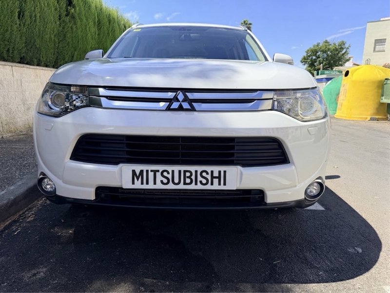 Mitsubishi Outlander 2015 - foto 1