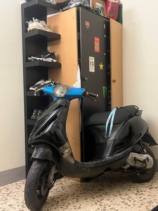 Piaggio Zip SP Scooter Negra y Azul