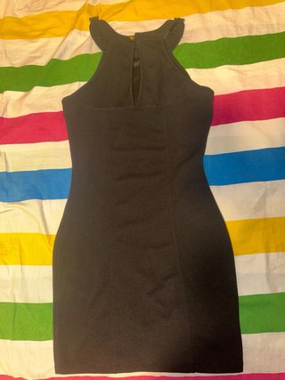 Vestido negro con detalles dorados