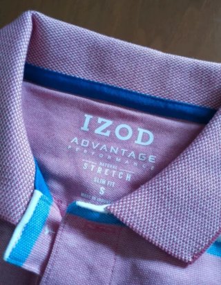 Polo rosa con rayas azules y blancas
