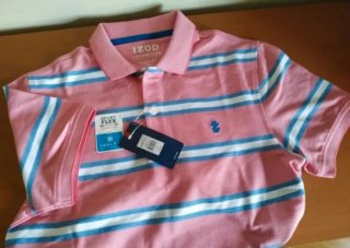 Polo rosa con rayas azules y blancas