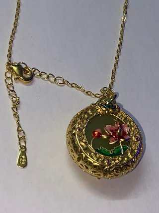Collar con colgante de flor de loto