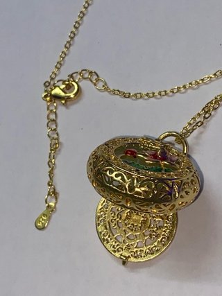 Collar con colgante de flor de loto