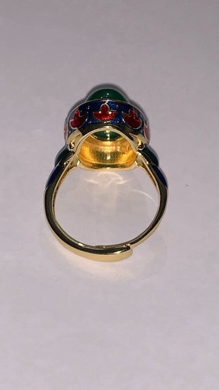 Anillo ajustable con piedra natural verde