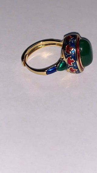 Anillo ajustable con piedra natural verde