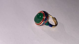 Anillo ajustable con piedra natural verde