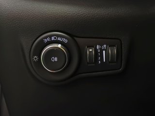 Jeep Compass 1.5 MHEV Night Eagle DCT 96 kW (130 CV)