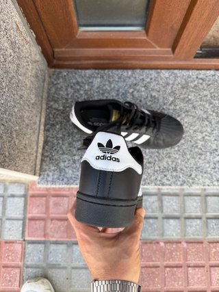 Adidas Superstar Negras y Blancas 43 1/3